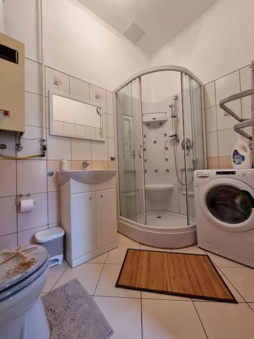 Vintage Apartman In City Center Miskolc Exterior foto